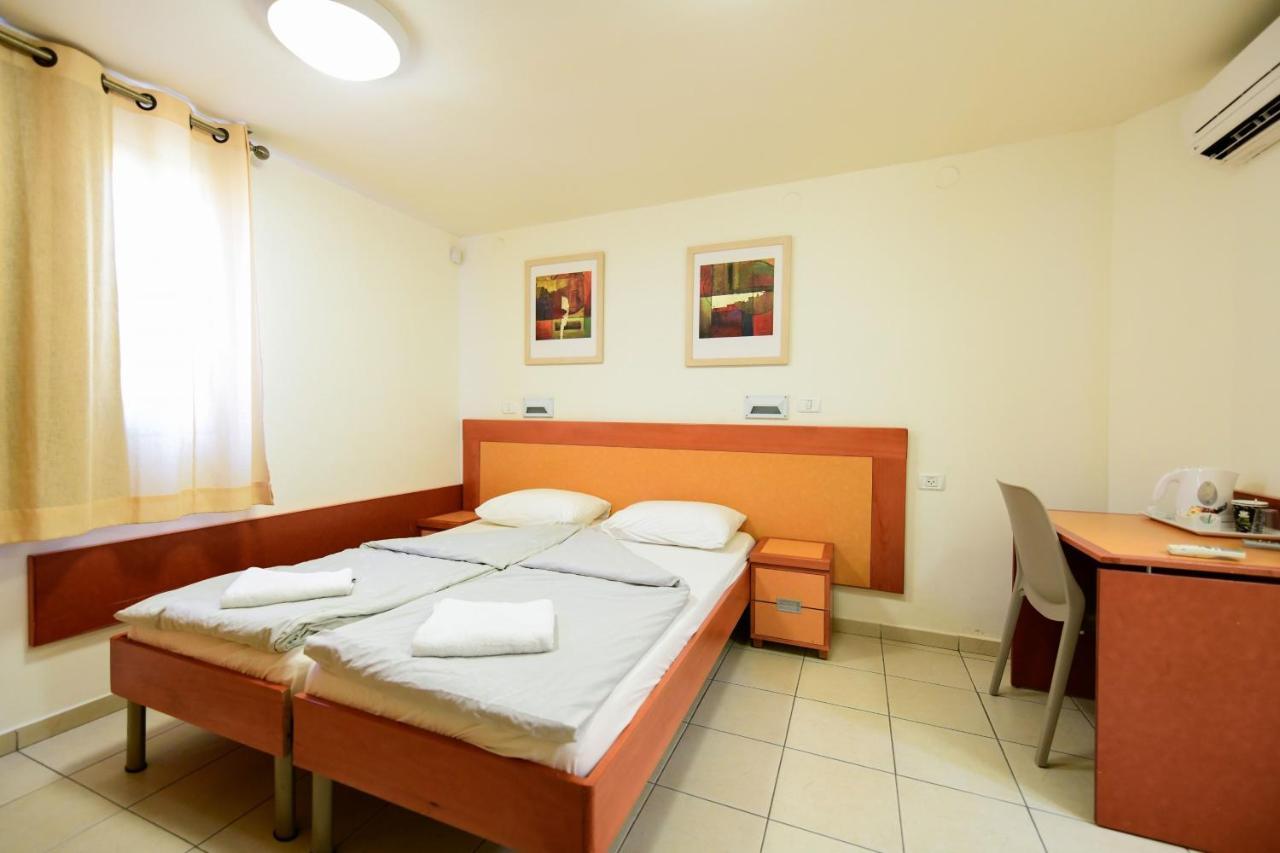 Hi - Arad Hostel Extérieur photo