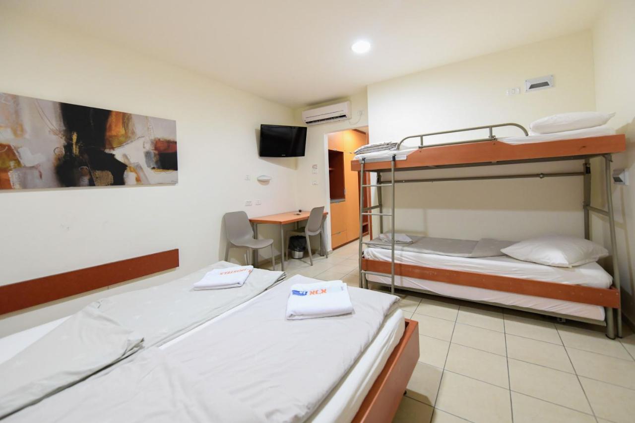 Hi - Arad Hostel Extérieur photo